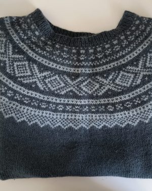 Sweter ręcznie robiony
